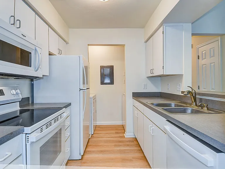2393 London Pointe Dr — Photo 6