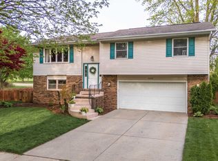 1102 Andover St, Bloomington, IL