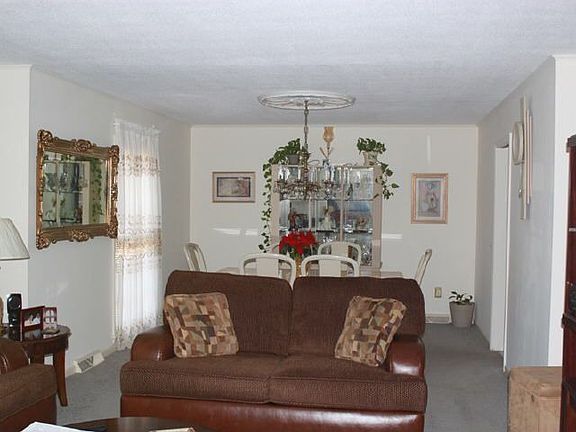 3rd image of 221 Franklin Hts