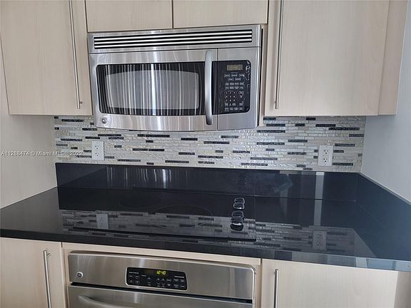 4th image of 1111 SW 1st Ave APT 3414