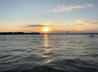 910 Forest Rd, Clear Lake Shores, TX 77565