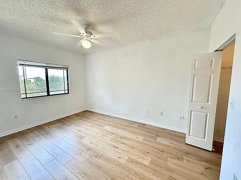 2807 Veronia Dr #301 — Photo 12