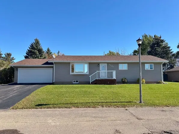 3121 1st St SE, Minot, ND 58701