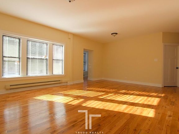 3rd image of 4421 N Wolcott Ave #4421A1