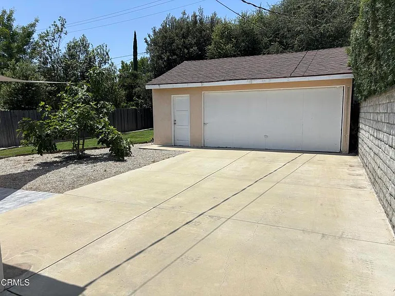 1725 Harding Ave — Photo 22