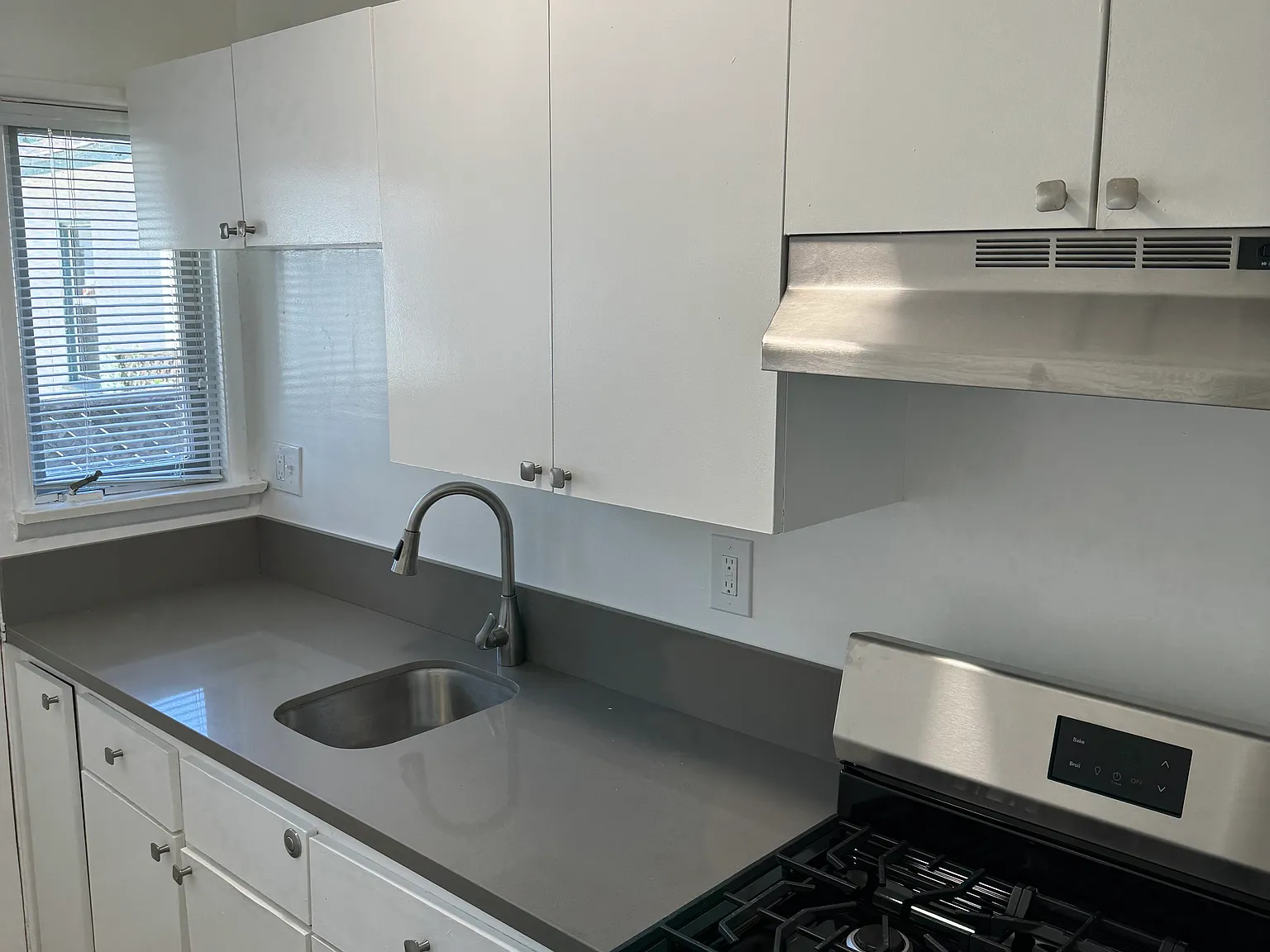 1426 Pearl St — Photo 2