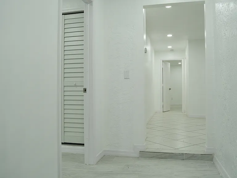 215 Leroy Ave #B — Photo 9