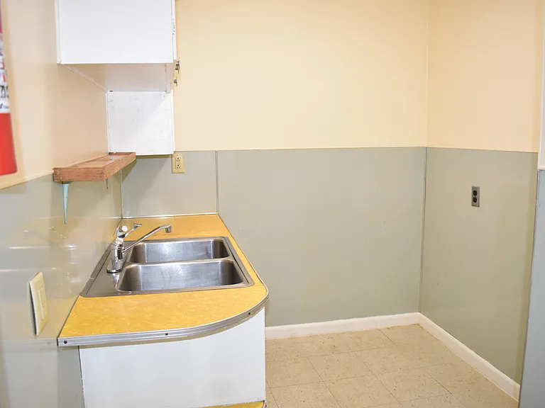 52 Howe St #1 — Photo 16