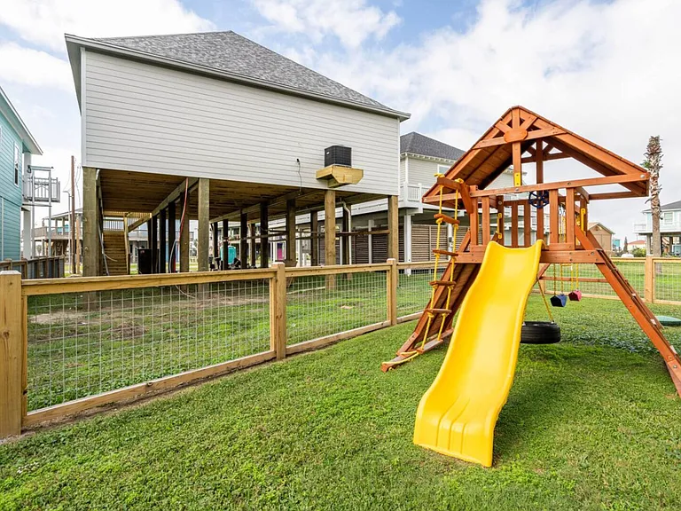 Palm Ridge Dr — Photo 36