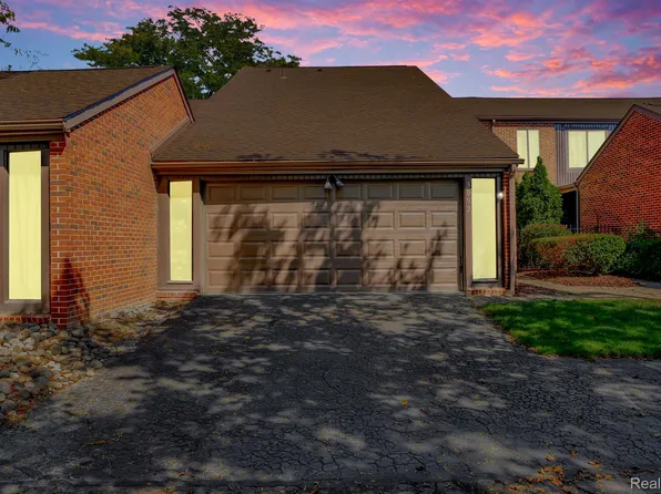 3092 Lindenwood Dr, Dearborn, MI 48120