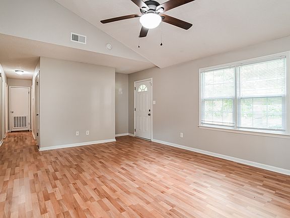 3rd image of 808 Jerry Ln