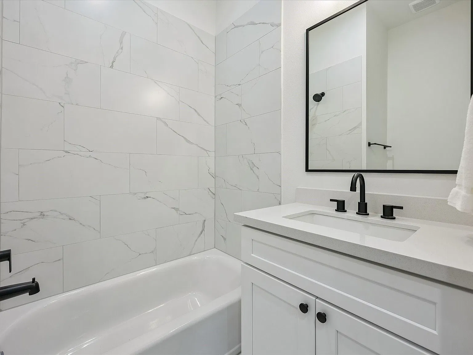 3 bed, 3.5 bath, 1950 sqft, $2,350 — Photo 4