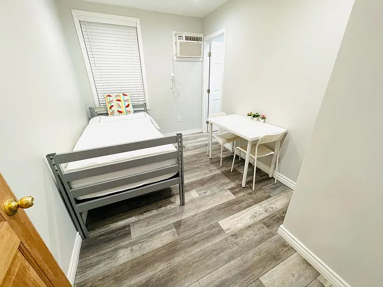 1034 W 39th Pl — Photo 13