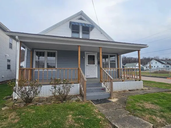 255 South Wells Street, Sistersville, WV 26175