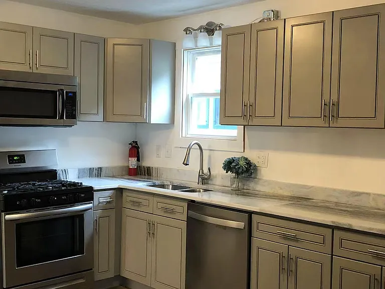 947 Jefferson Ave — Photo 12