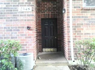 2302 S Goebbert Rd, Arlington Heights, IL 60005