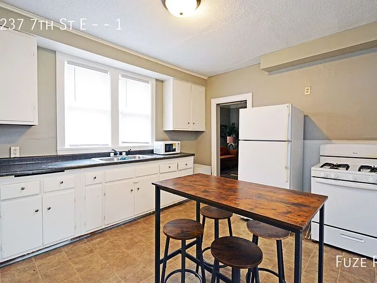 1237 7th St E #1 — Photo 9