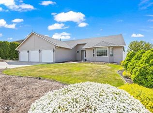 5504 Channel Dr, Yakima, WA 98901