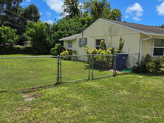 Large, Fully Fenced Back Yard