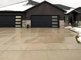 2664 Chambers Xing, Green Bay, WI 54313