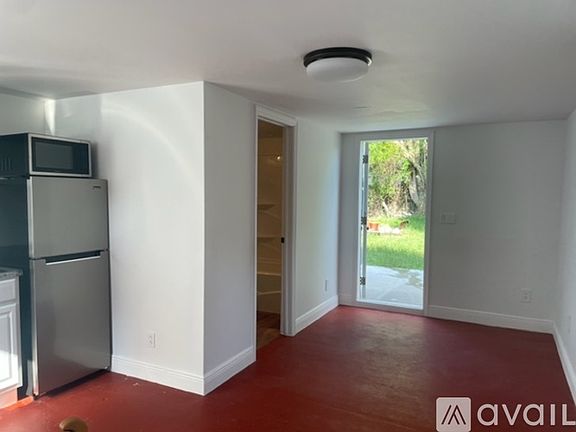 5th image of 917 N L St