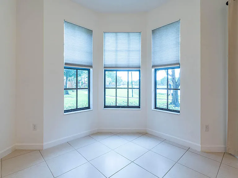 10283 Wellington Parc Dr — Photo 12