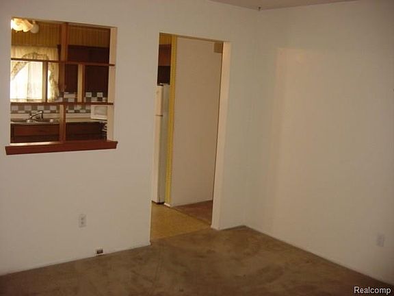 4th image of 5689 N Walton St