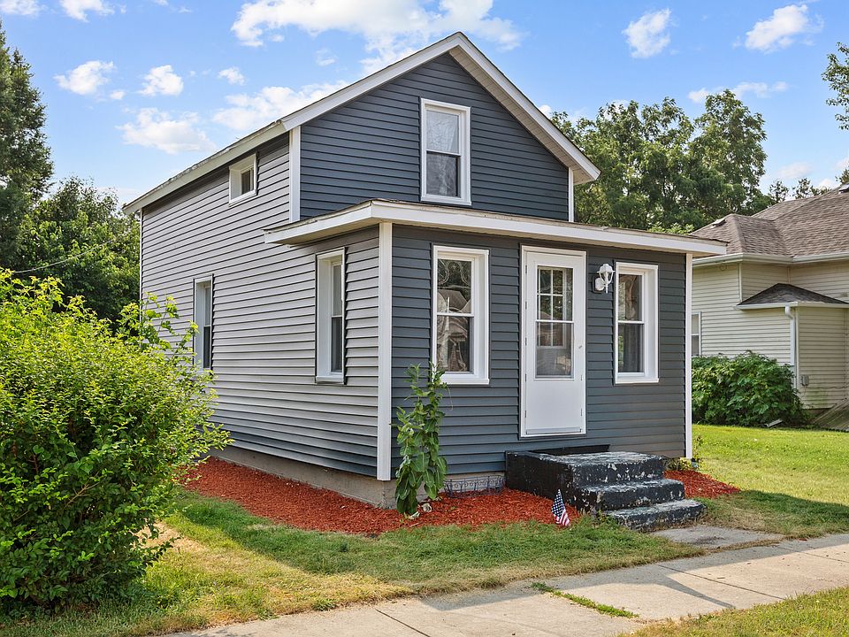 1st image of 141 Oak St