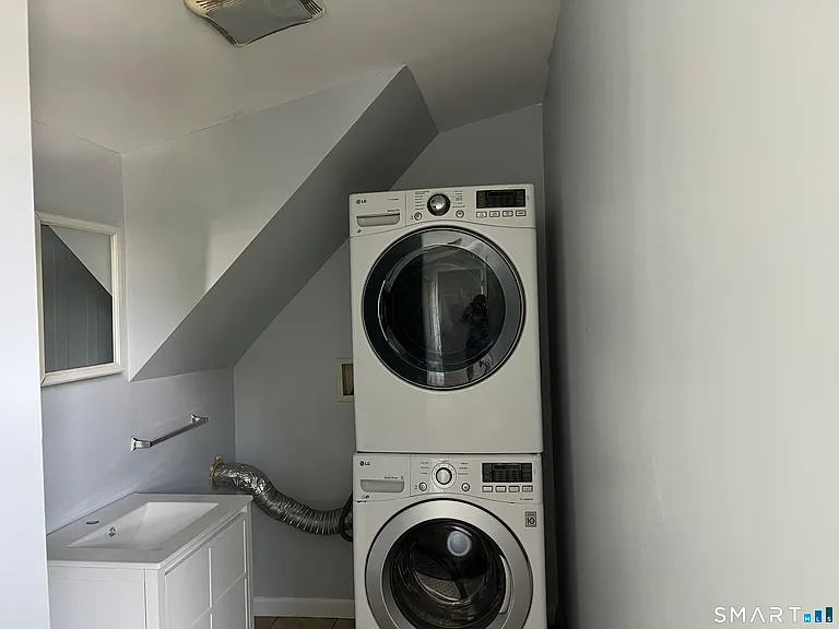 137 Hollister Ave — Photo 21