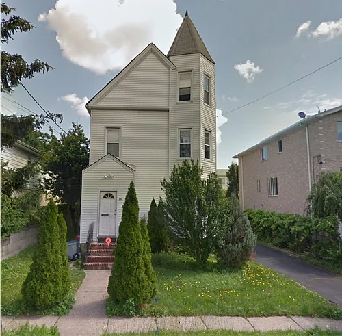 231 Columbus Pl #2 Photo 1