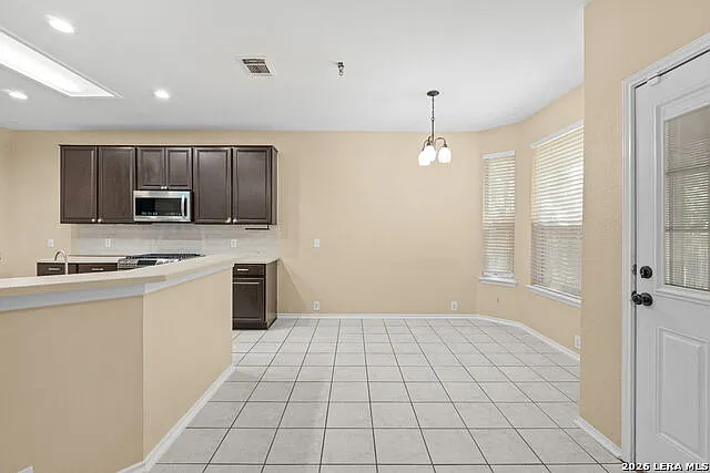 4 bed, 2.5 bath, 2586 sqft, $2,600 — Photo 4
