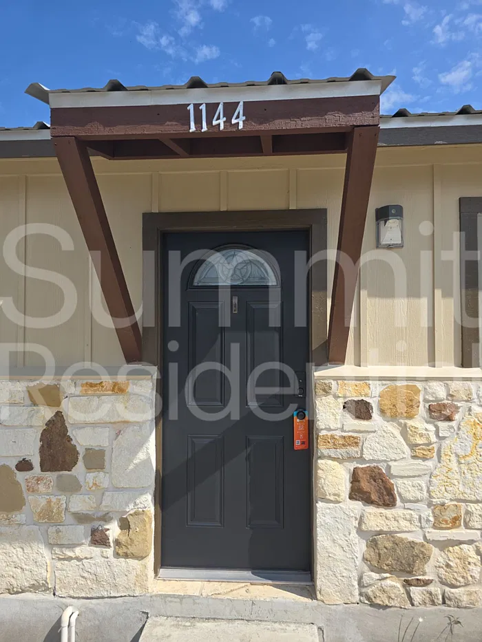 2 bed, 2.0 bath, 900 sqft, $1,295 — Photo 3