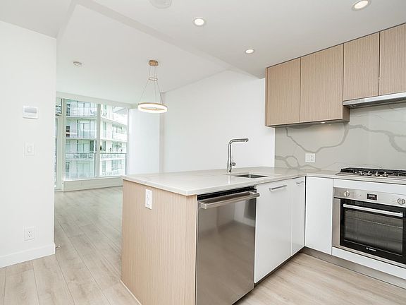 5th image of 567 Clarke Rd #606