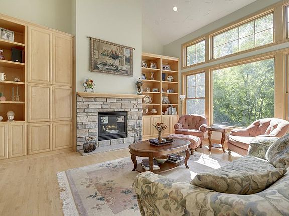 5th image of 905 Willow View Dr