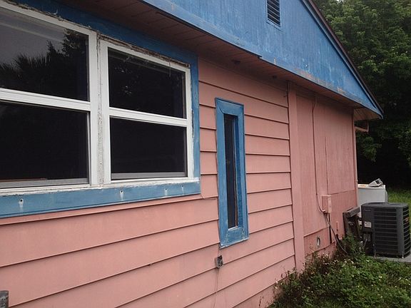 4th image of 305 Loma Pl