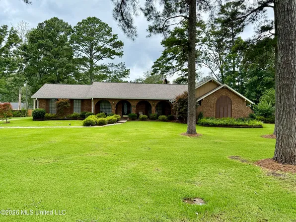103 Poinsettia Dr, Forest, MS 39074