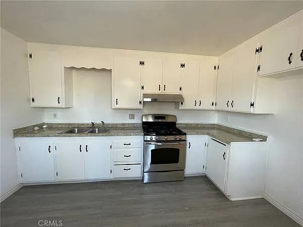 3 bed, 1100 sqft, $2,190 — Photo 1