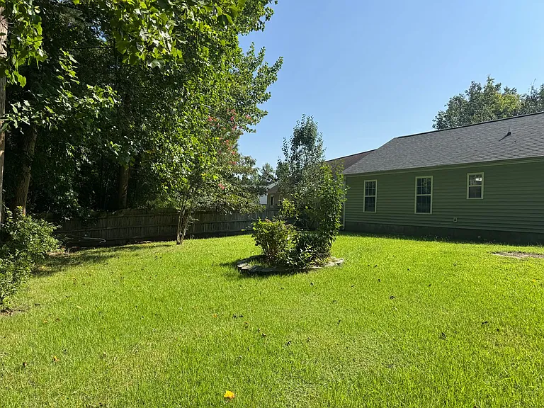 105 Farina Dr — Photo 20