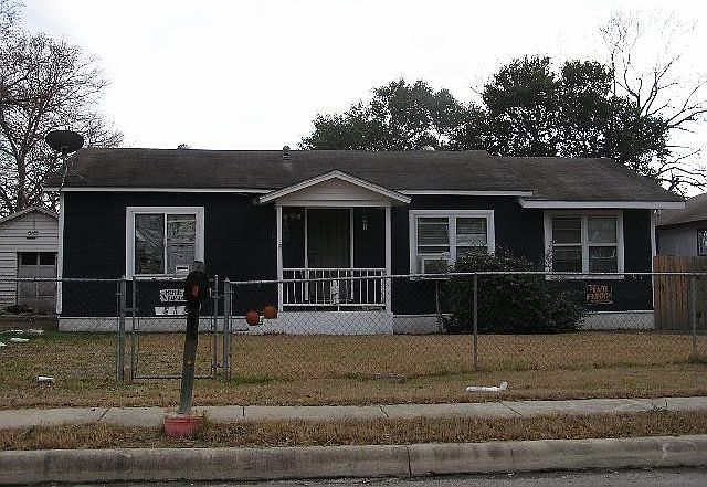 1st image of 812 Bernard Dr