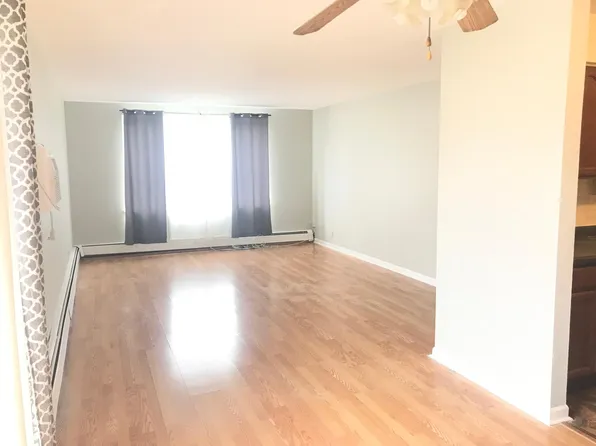 1475 Rebecca Dr APT 102, Hoffman Estates, IL 60169