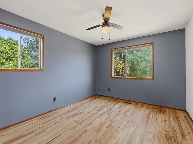 7026 S Prospect St — Photo 15
