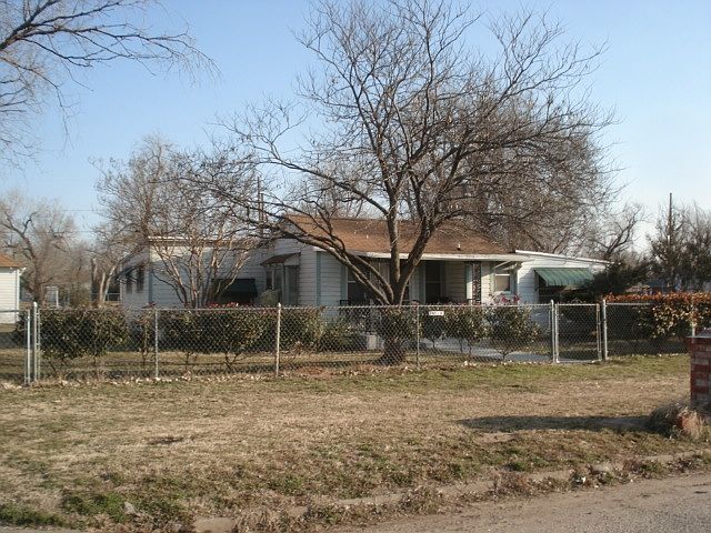 1st image of 529 SE 14th St