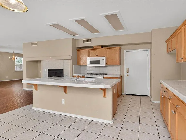 1709 Glen Dunbar Ln — Photo 12