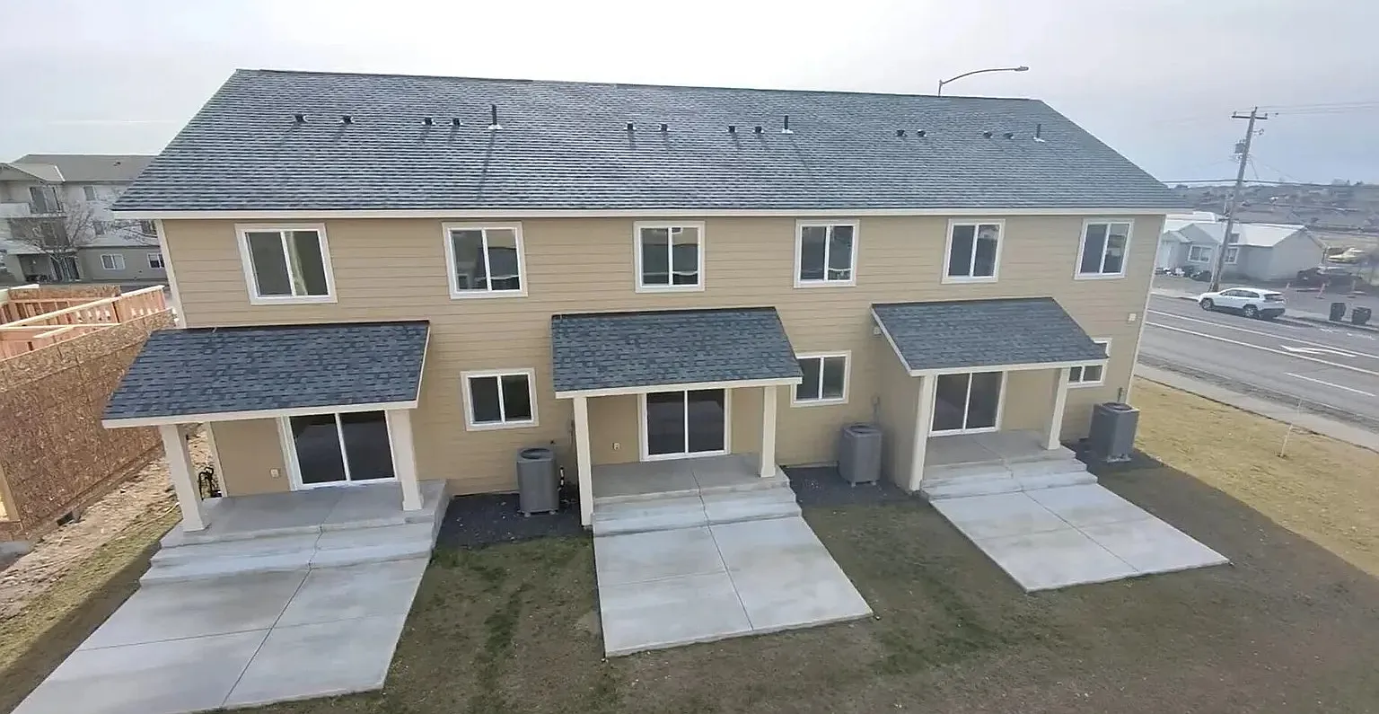 3 bed, 2.5 bath, 1456 sqft, $1,850 — Photo 2