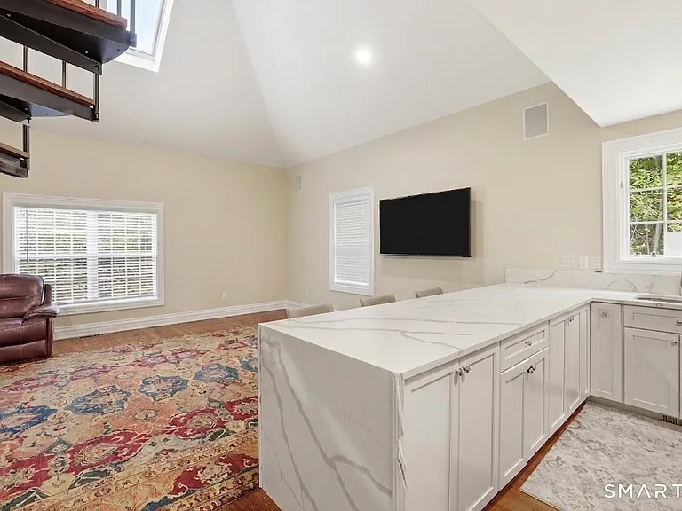 18 W Haviland Ln #B — Photo 8