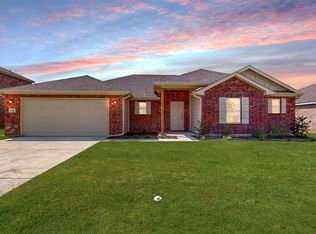 106 Cooper Dr, Cleburne, TX 76031