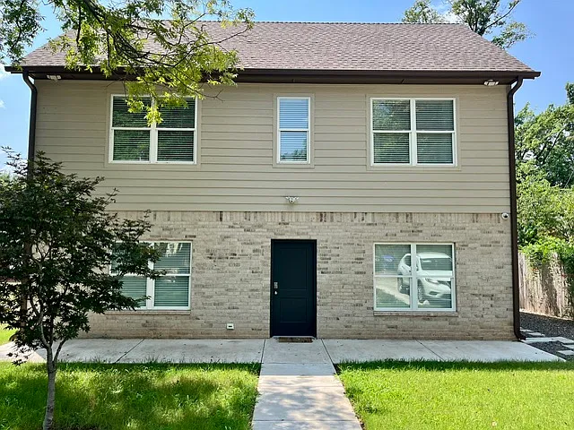 609 S Flood Ave — Photo 1