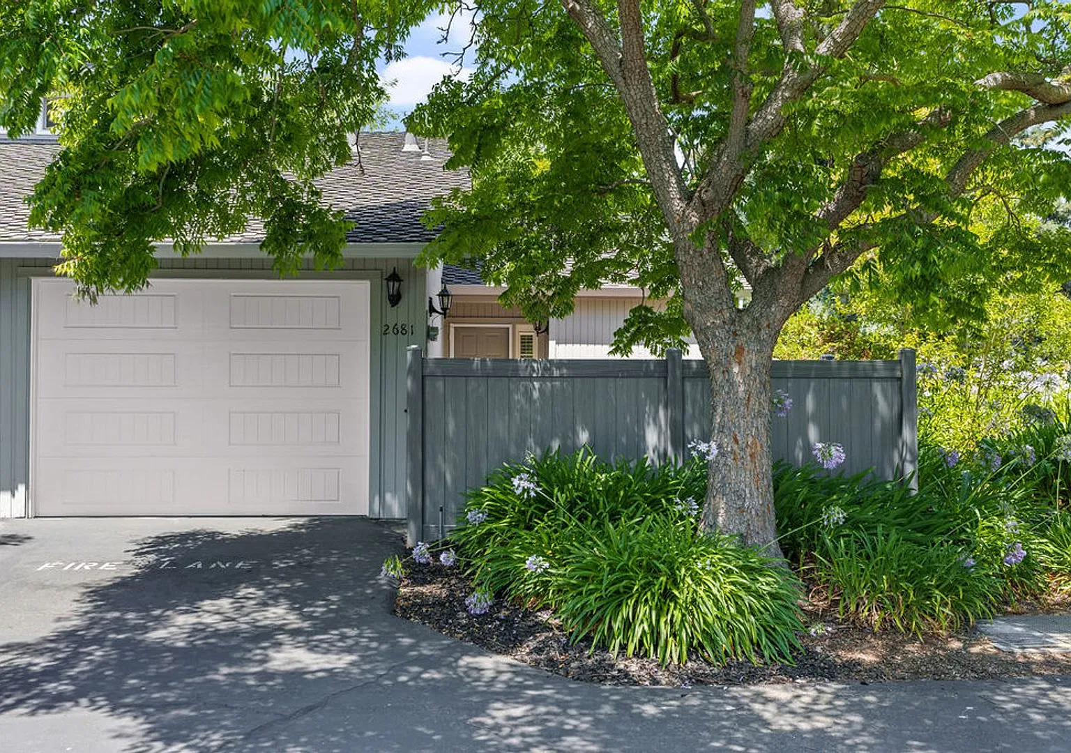 Single Level End Unit Napa Condo — Photo 1