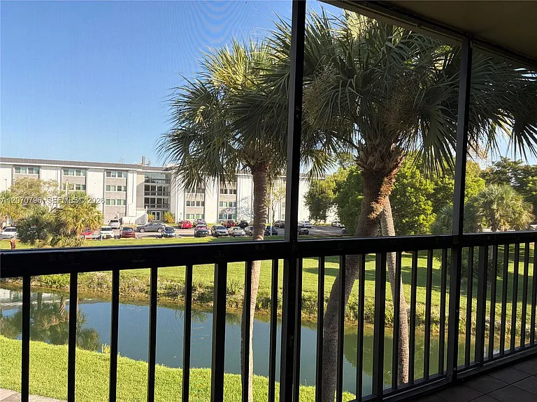 10865 SW 112th Ave #313 — Photo 7