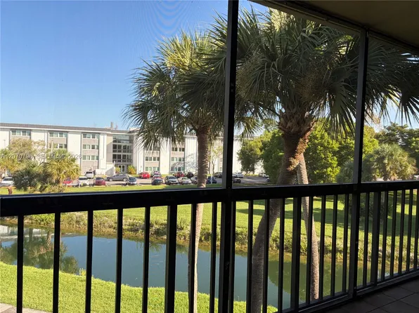 10865 SW 112th Ave APT 313, Miami, FL 33176